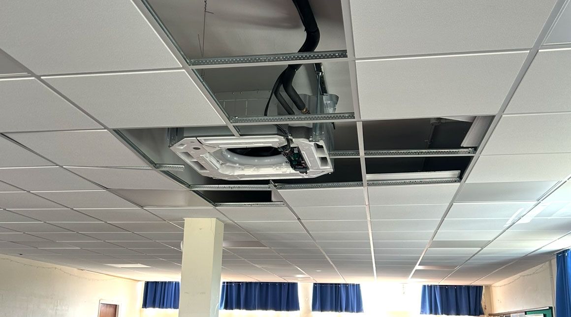 Open aircon on the ceilling